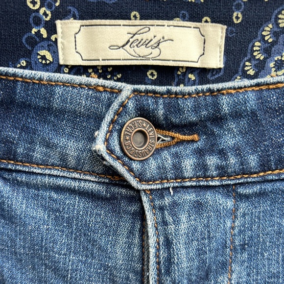 Levi’s Women’s Blue Denim Capri Jeans with Elastic in Waistband Size 10 - Picture 5 of 8